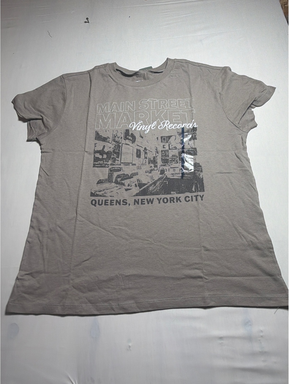 Doe. Main Street Market Vinyl Records Graphic T-Shirt Large